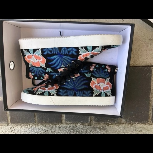 Rebecca Minkoff Sneakers. - Picture 5 of 6